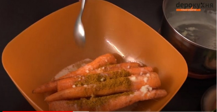 морква з карі, сіллю та маслом 