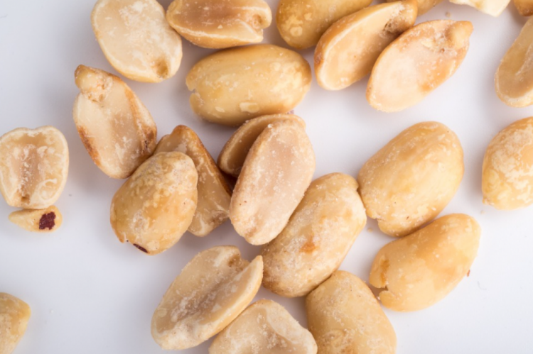 Арахис - главный ингредиент пасты из орехов